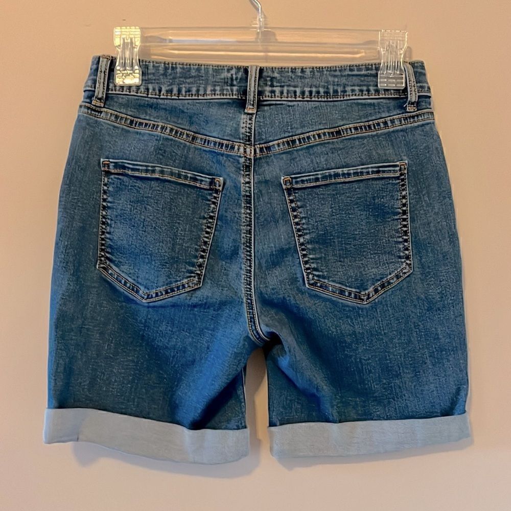 Womens’ Croft & Barrow Stretch Jean Shorts Size 4 - Picture 3 of 4